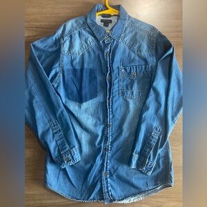 Tommy Hilfiger boys long sleeve denim button down shirt size 12/14.
